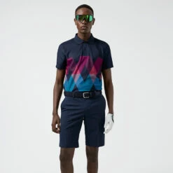 J.Lindeberg Active Argyle Golf Shorts -Golf Apparel Shop J.Lindeberg SS22 Active Argyl Golf Short P1345071 Navy Model 1