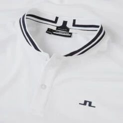 J.Lindeberg Tyson Golf Polo Shirt -Golf Apparel Shop J.Lindeberg SS23 Tyson Regular Fit Polo GMJT07647 0000 SHLIN190 WhiteJL Navy Detail